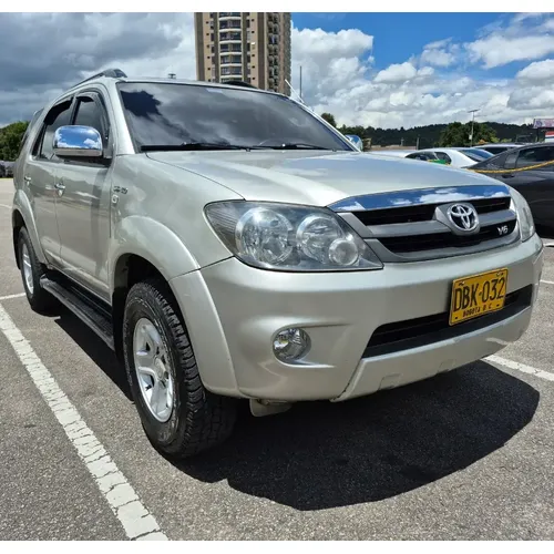 Toyota Fortuner SR5 2009 Plateado Bogotá
