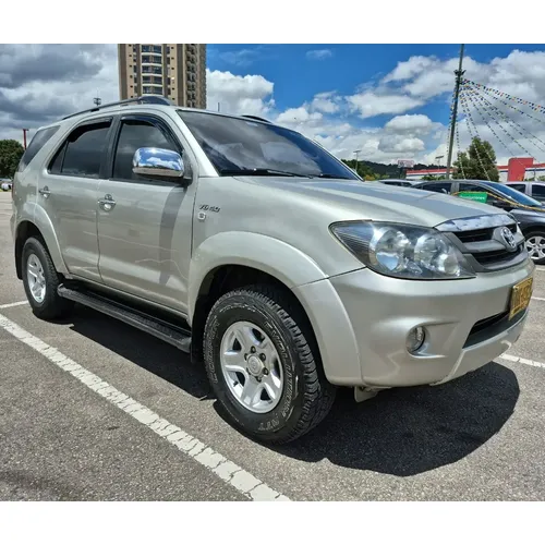 Toyota Fortuner SR5 2009 Plateado Bogotá