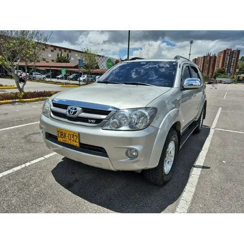 Toyota Fortuner SR5 2009 Plateado Bogotá