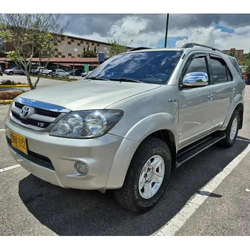 Toyota Fortuner SR5 2009 Plateado Bogotá