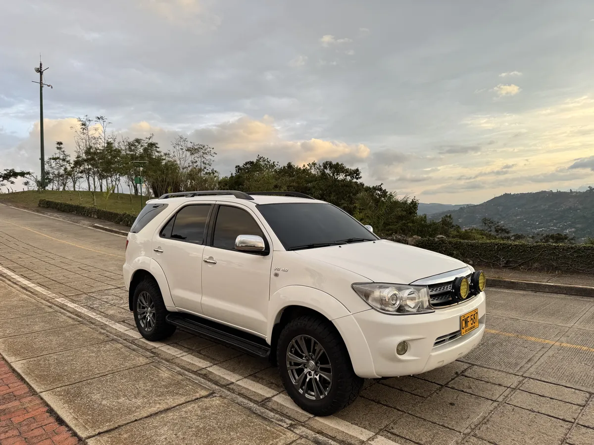 Toyota Fortuner 2009 Blanco Floridablanca