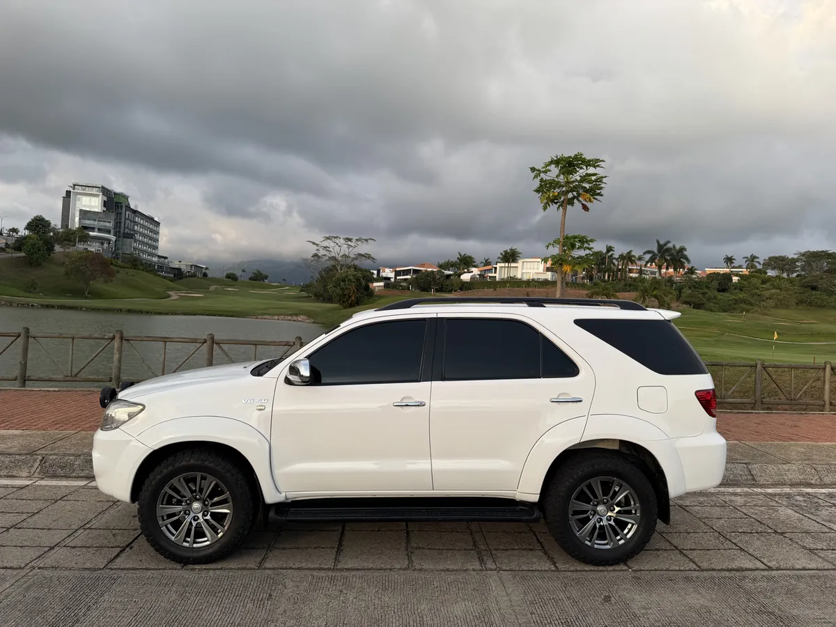 Toyota Fortuner 2009 Blanco Floridablanca