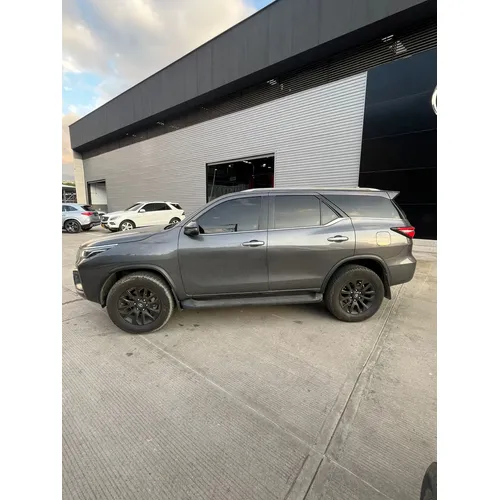Toyota Fortuner SRV 2023 Gris Bogotá