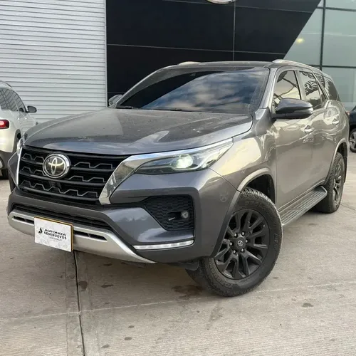 Toyota Fortuner SRV 2023 Gris Bogotá