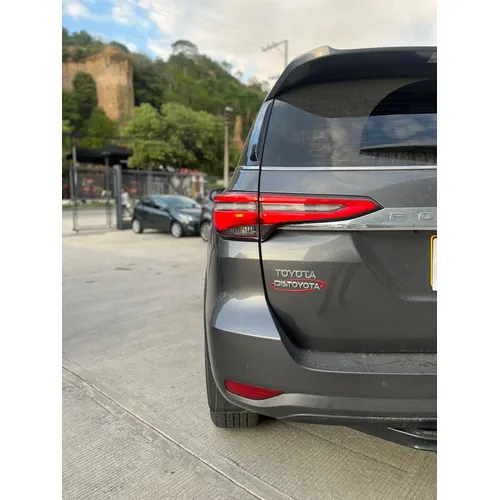 Toyota Fortuner SRV 2023 Gris Bogotá