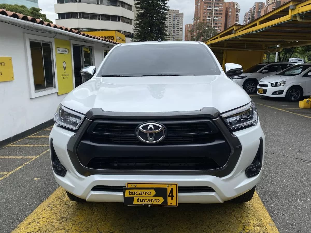 Toyota Hilux 2.4 Diesel 4x4 Blanca Año 2023