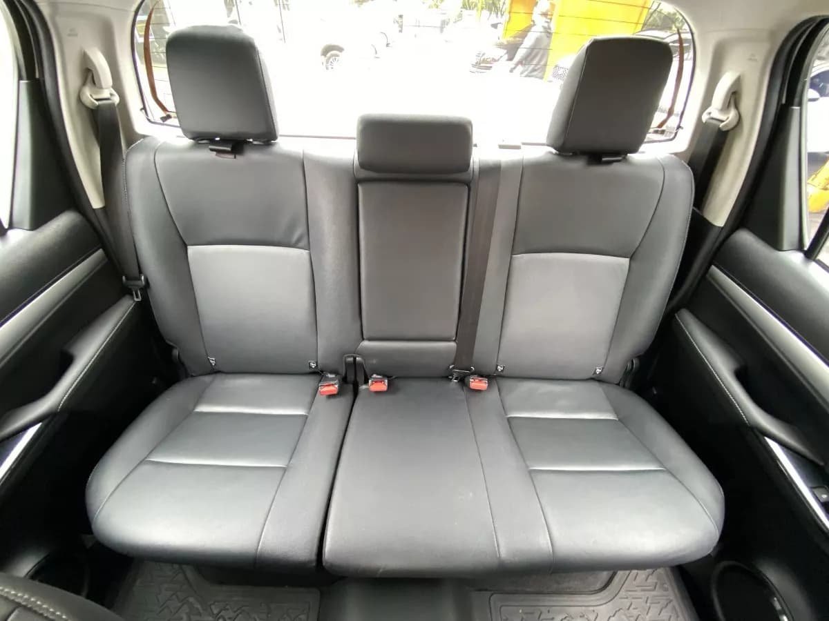 Toyota Hilux 2.4 Diesel 4x4 Blanca Año 2023