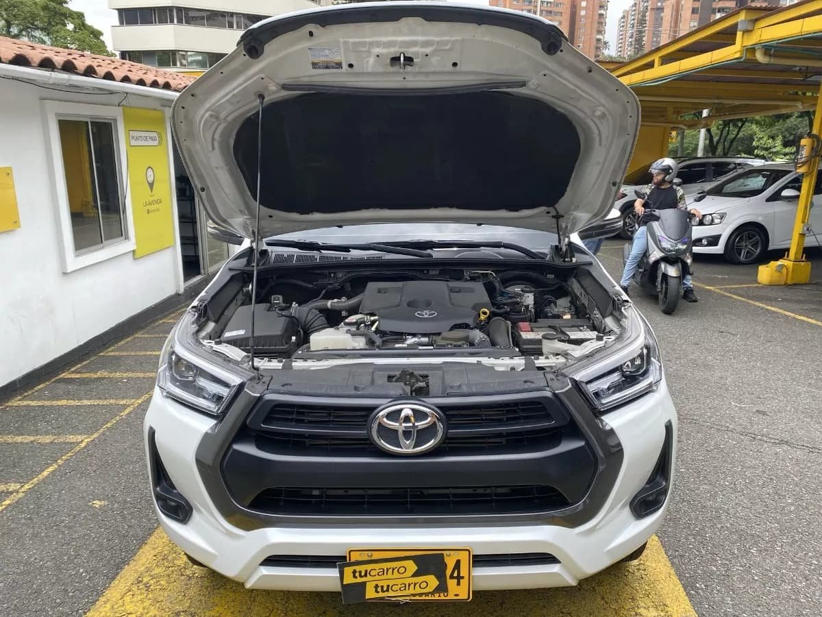 Toyota Hilux 2.4 Diesel 4x4 Blanca Año 2023