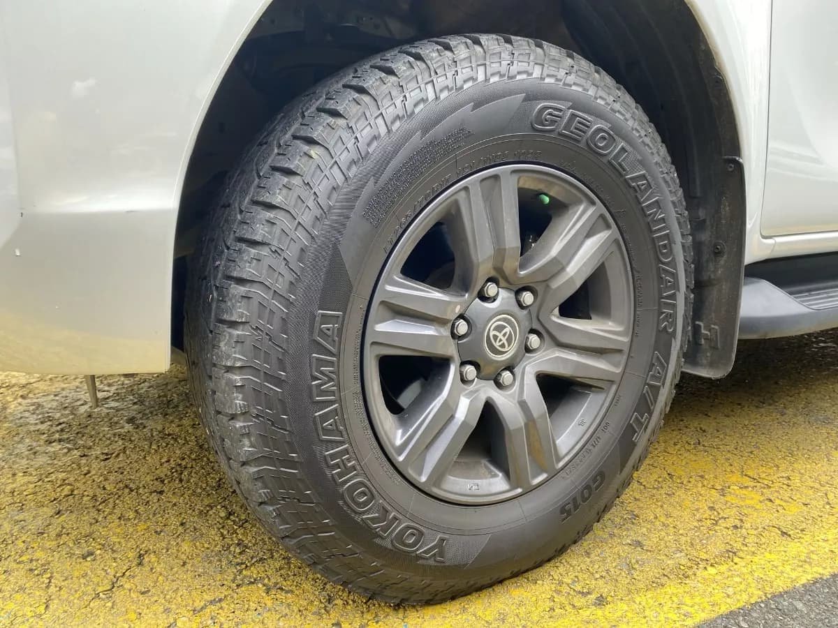 Toyota Hilux 2.4 Diesel 4x4 Blanca Año 2023