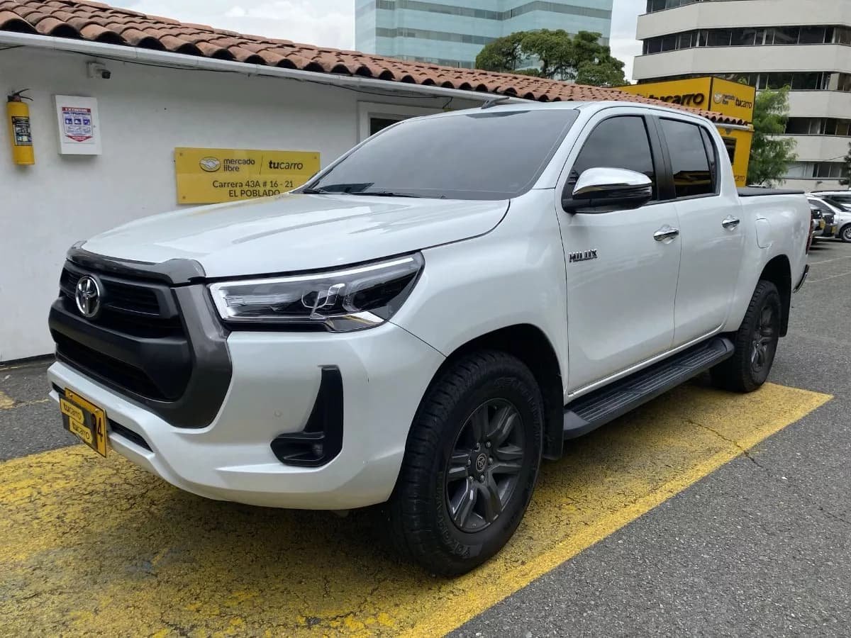 Toyota Hilux 2.4 Diesel 4x4 Blanca Año 2023
