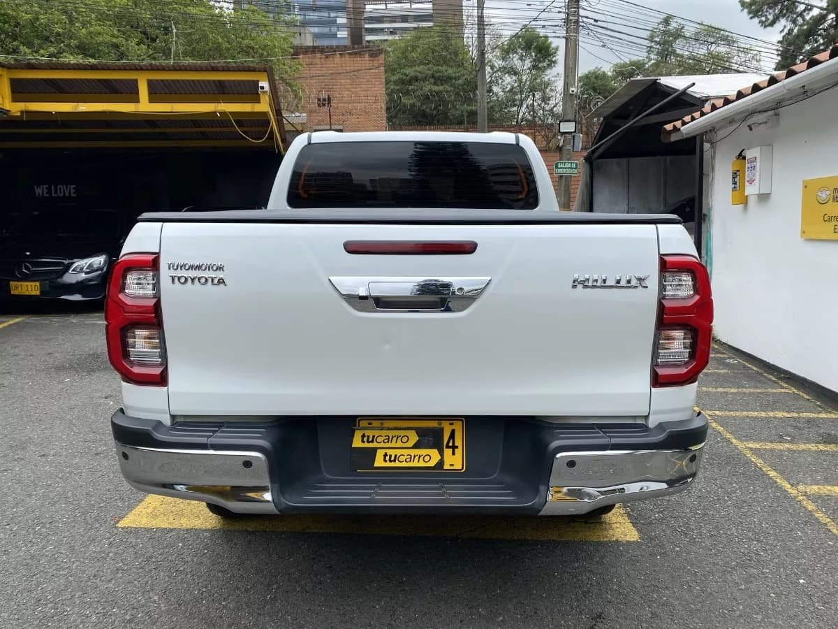 Toyota Hilux 2.4 Diesel 4x4 Blanca Año 2023