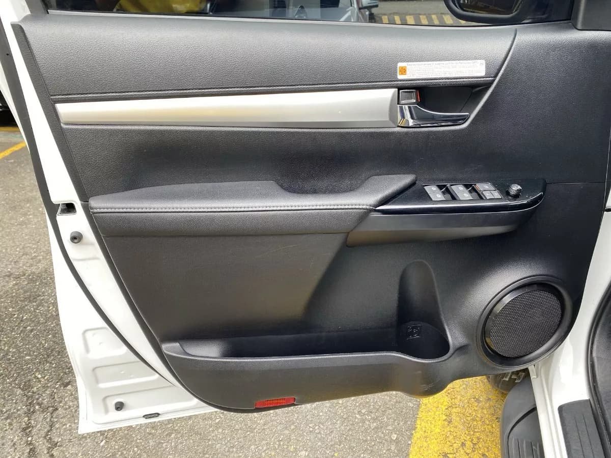 Toyota Hilux 2.4 Diesel 4x4 Blanca Año 2023