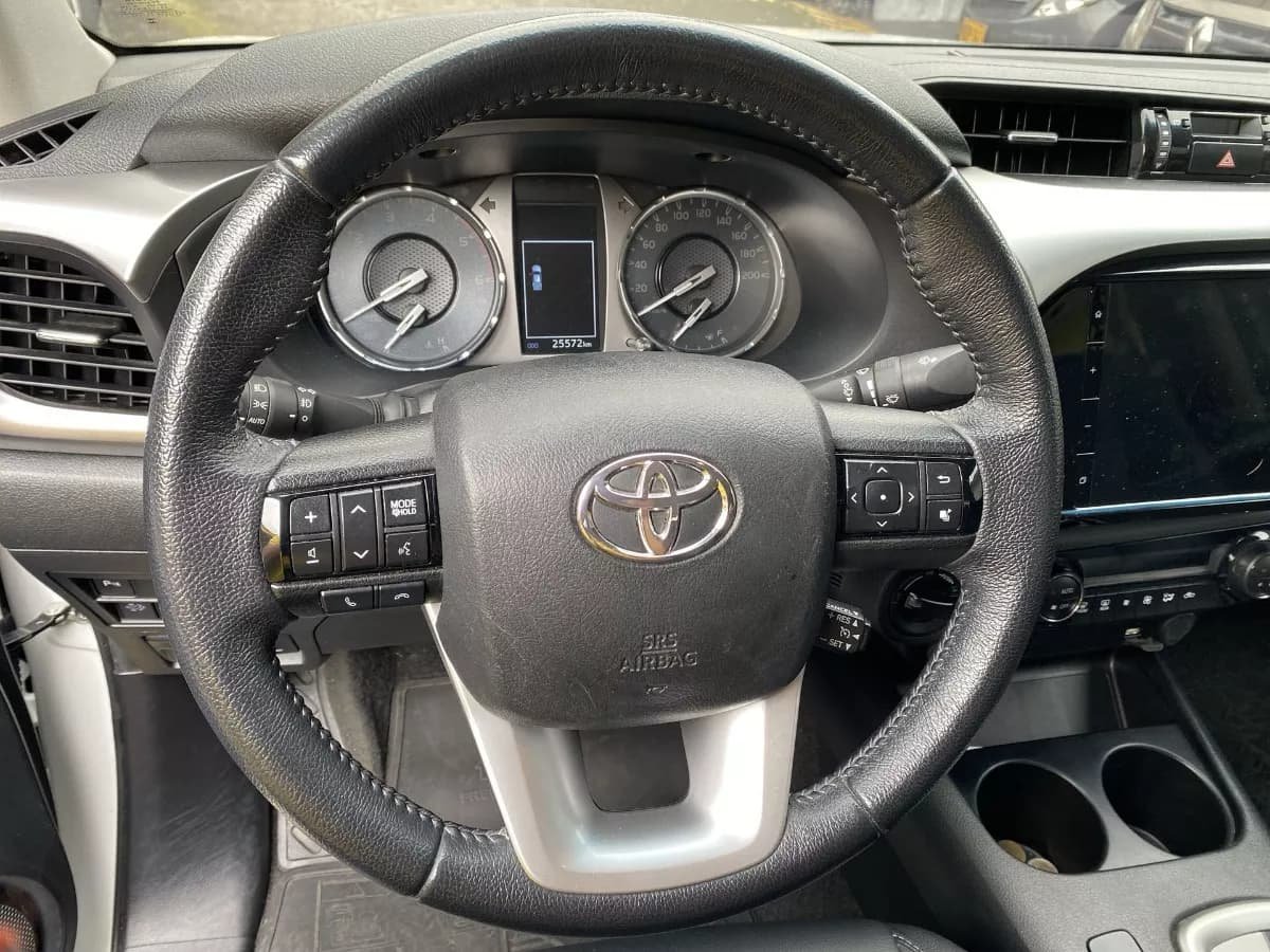 Toyota Hilux 2.4 Diesel 4x4 Blanca Año 2023