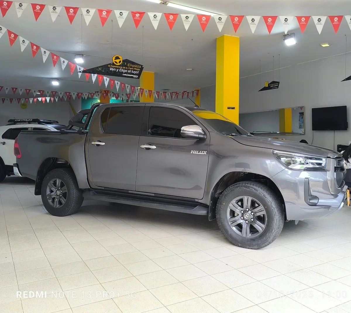 Toyota Hilux 2023 Gris Yopal