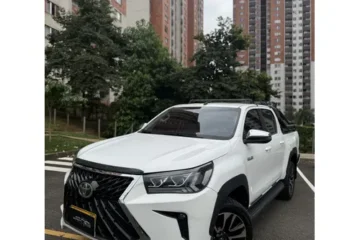 Toyota Hilux 2.4l MT