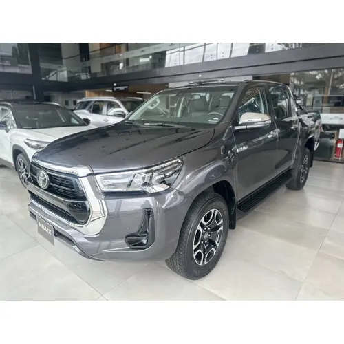Toyota Hilux 2026 Gris Bogotá
