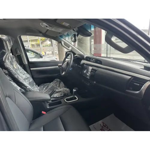Toyota Hilux 2026 Gris Bogotá