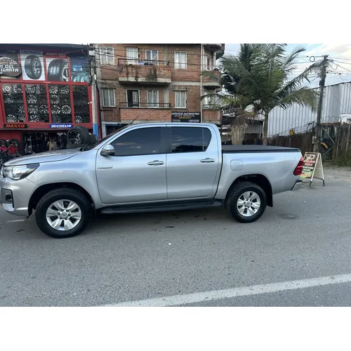 Toyota Hilux 2019 Gris Marinilla