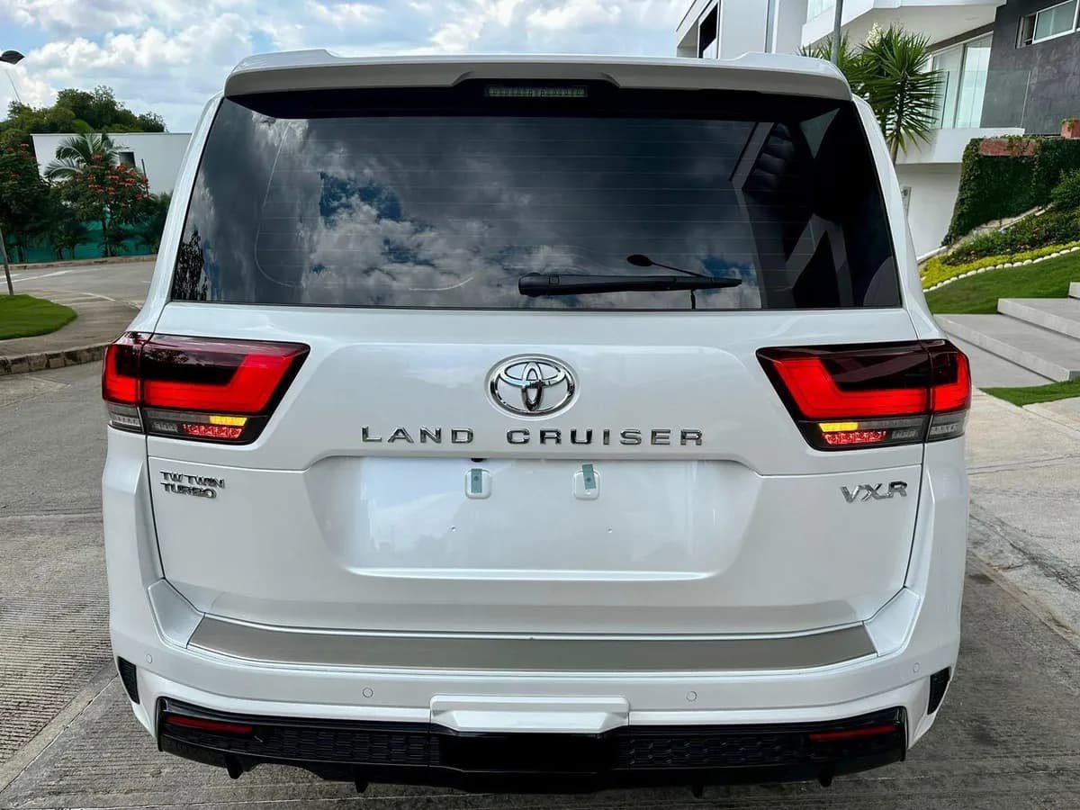 Toyota Land Cruiser 300 Diésel 2024 Blanco