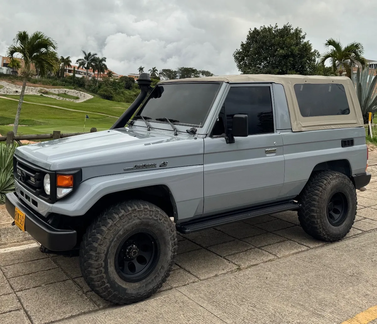 Toyota Land Cruiser 1998 Gris Floridablanca