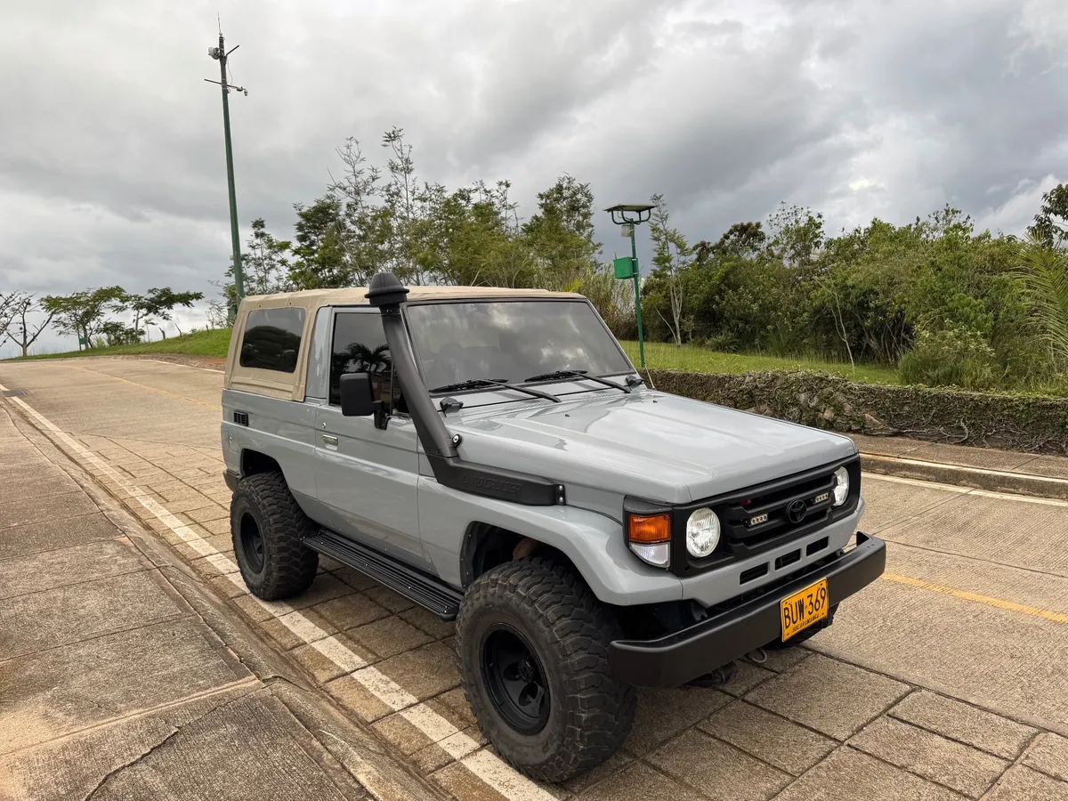 Toyota Land Cruiser 1998 Gris Floridablanca