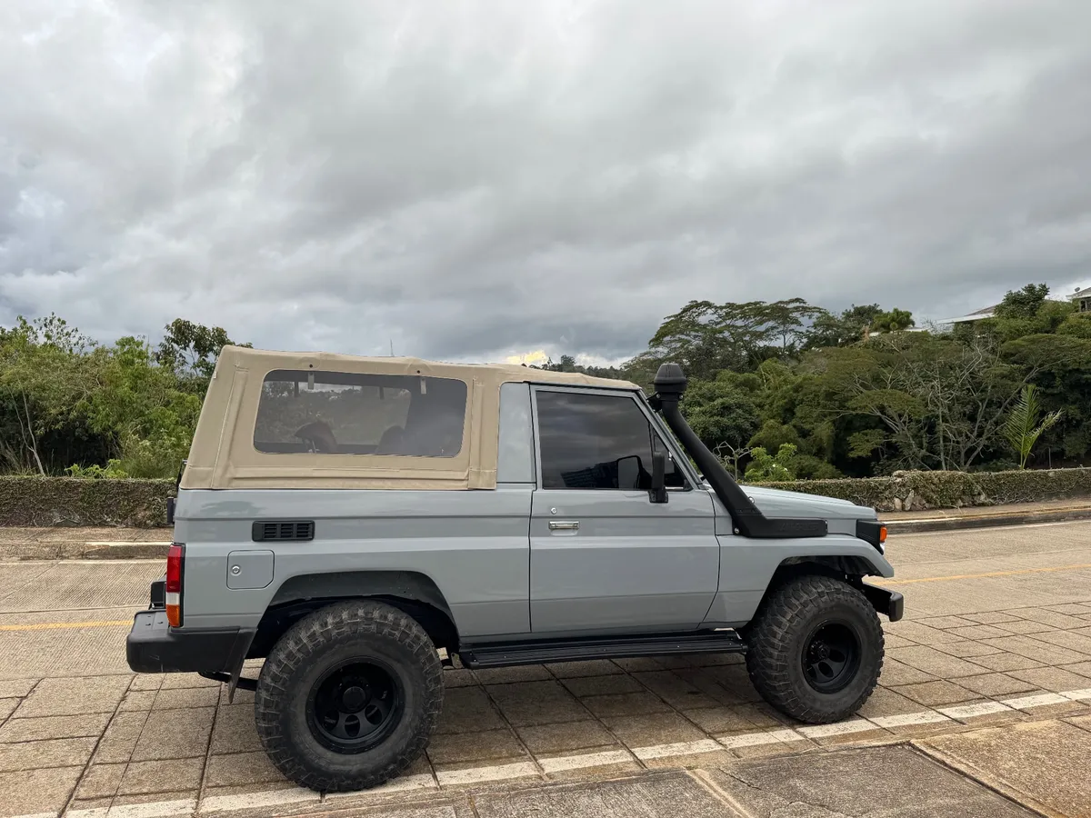 Toyota Land Cruiser 1998 Gris Floridablanca