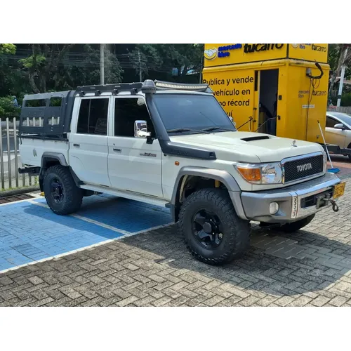 Toyota Land Cruiser 79 2018 Blanco Medellín