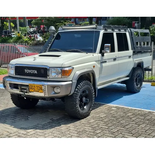 Toyota Land Cruiser 79 2018 Blanco Medellín