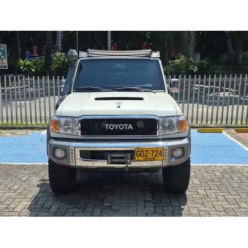 Toyota Land Cruiser 79 2018 Blanco Medellín
