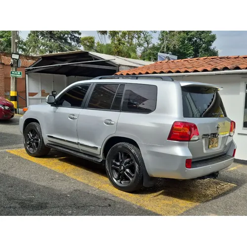 Toyota Land Cruiser 200 VX 2013 Plateado Envigado