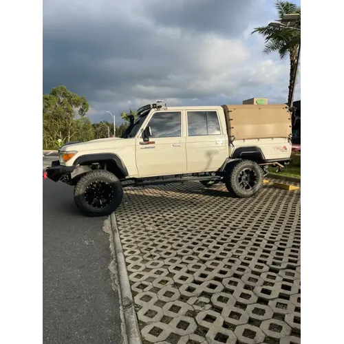 Toyota Land Cruiser 79 2019 Blanco Medellín