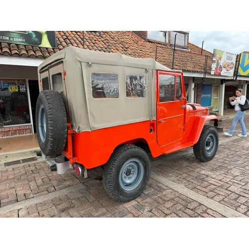 Toyota Land Cruiser FJ-40 1971 Naranja Bogotá