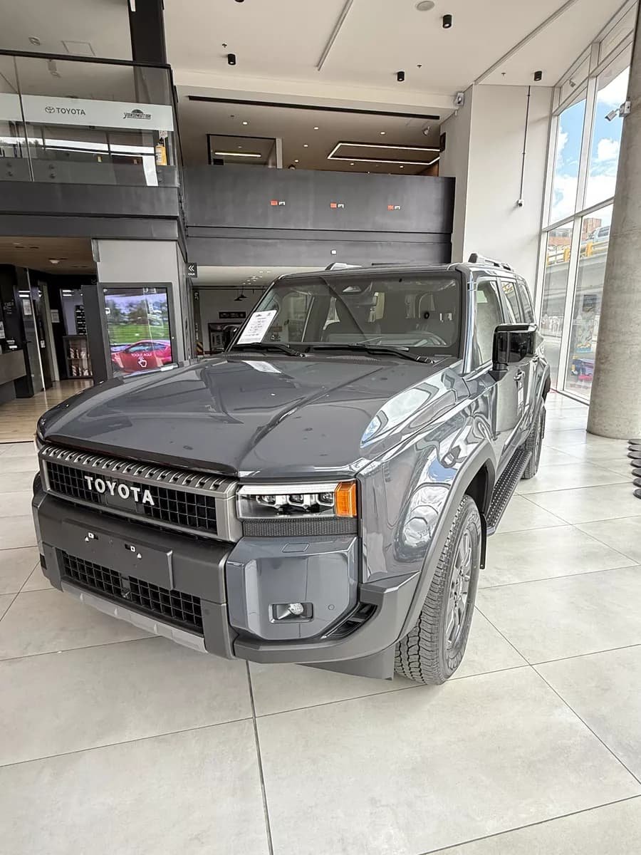 Toyota Land Cruiser Prado Versión WX Diesel 2025 Gris
