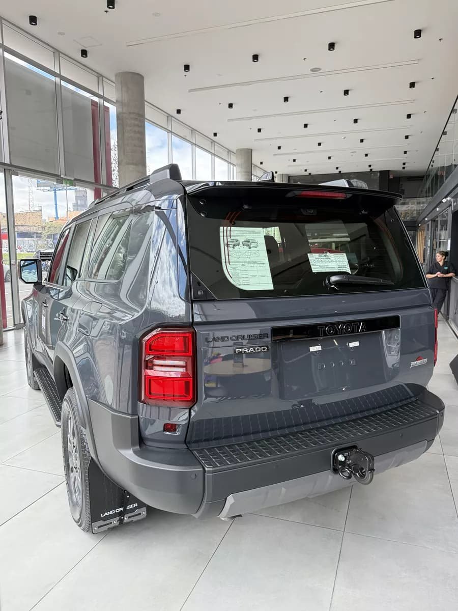 Toyota Land Cruiser Prado Versión WX Diesel 2025 Gris