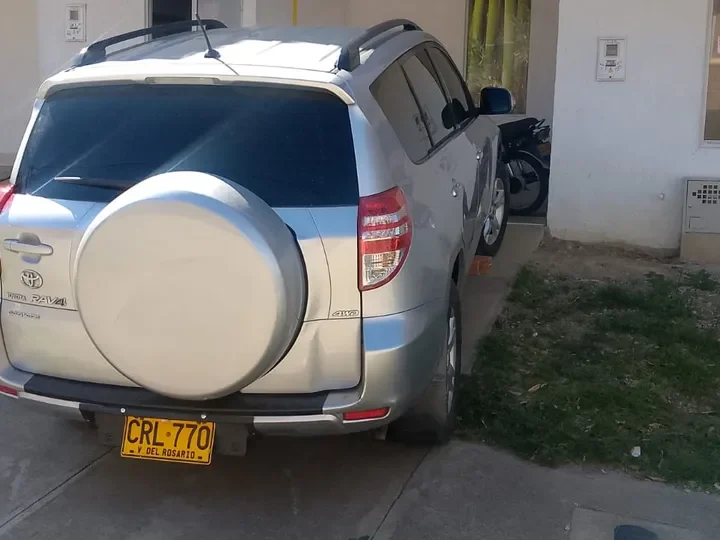 Toyota RAV4 2.4 Life 4x4 Plata5