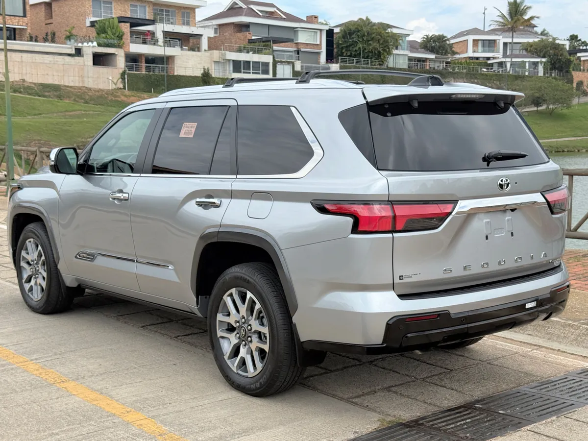 Toyota Sequoia 2026 Plateado Bucaramanga