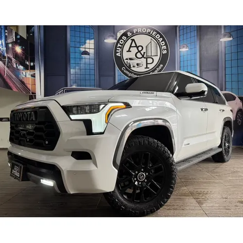 Toyota Sequoia 2023 Blanco Medellín