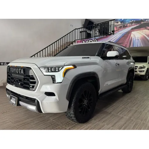 Toyota Sequoia 2023 Blanco Medellín