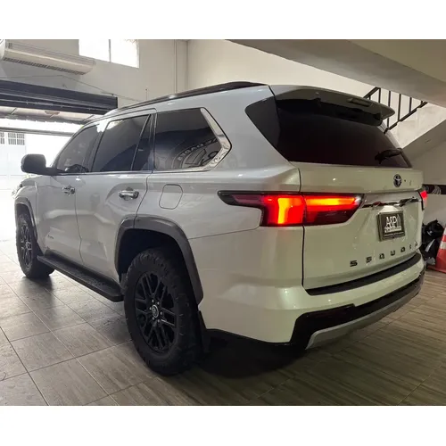 Toyota Sequoia 2023 Blanco Medellín
