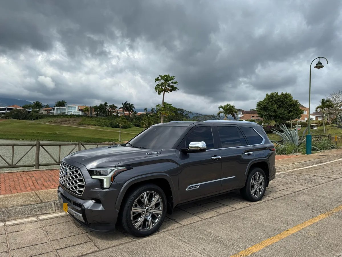 Toyota Sequoia 2024 Gris Floridablanca