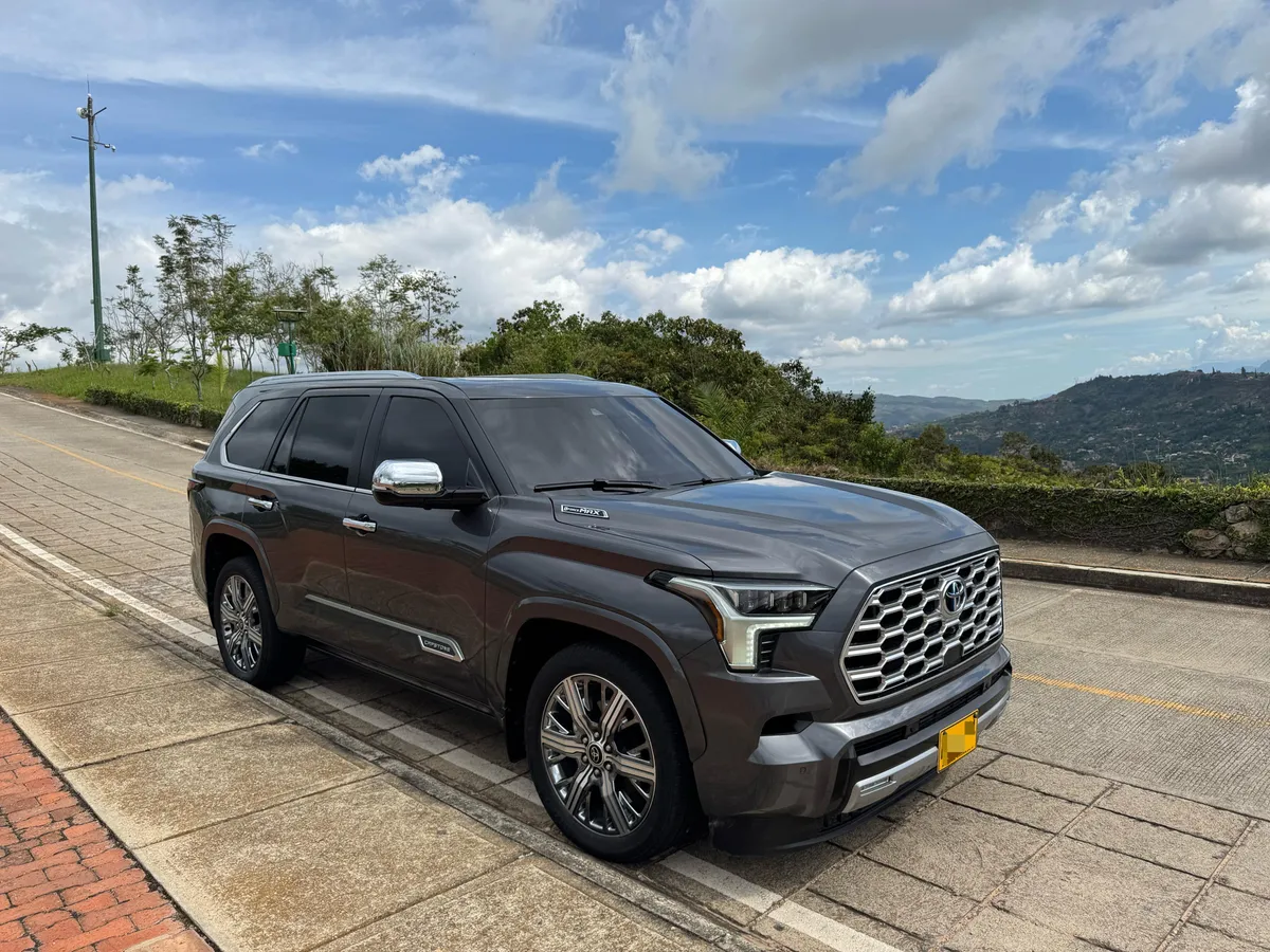 Toyota Sequoia 2024 Gris Floridablanca