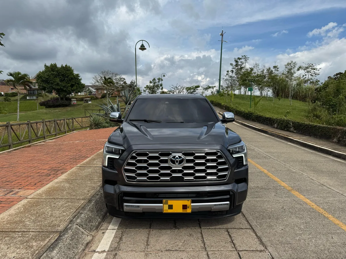 Toyota Sequoia 2024 Gris Floridablanca