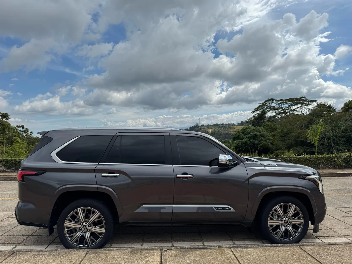 Toyota Sequoia 2024 Gris Floridablanca
