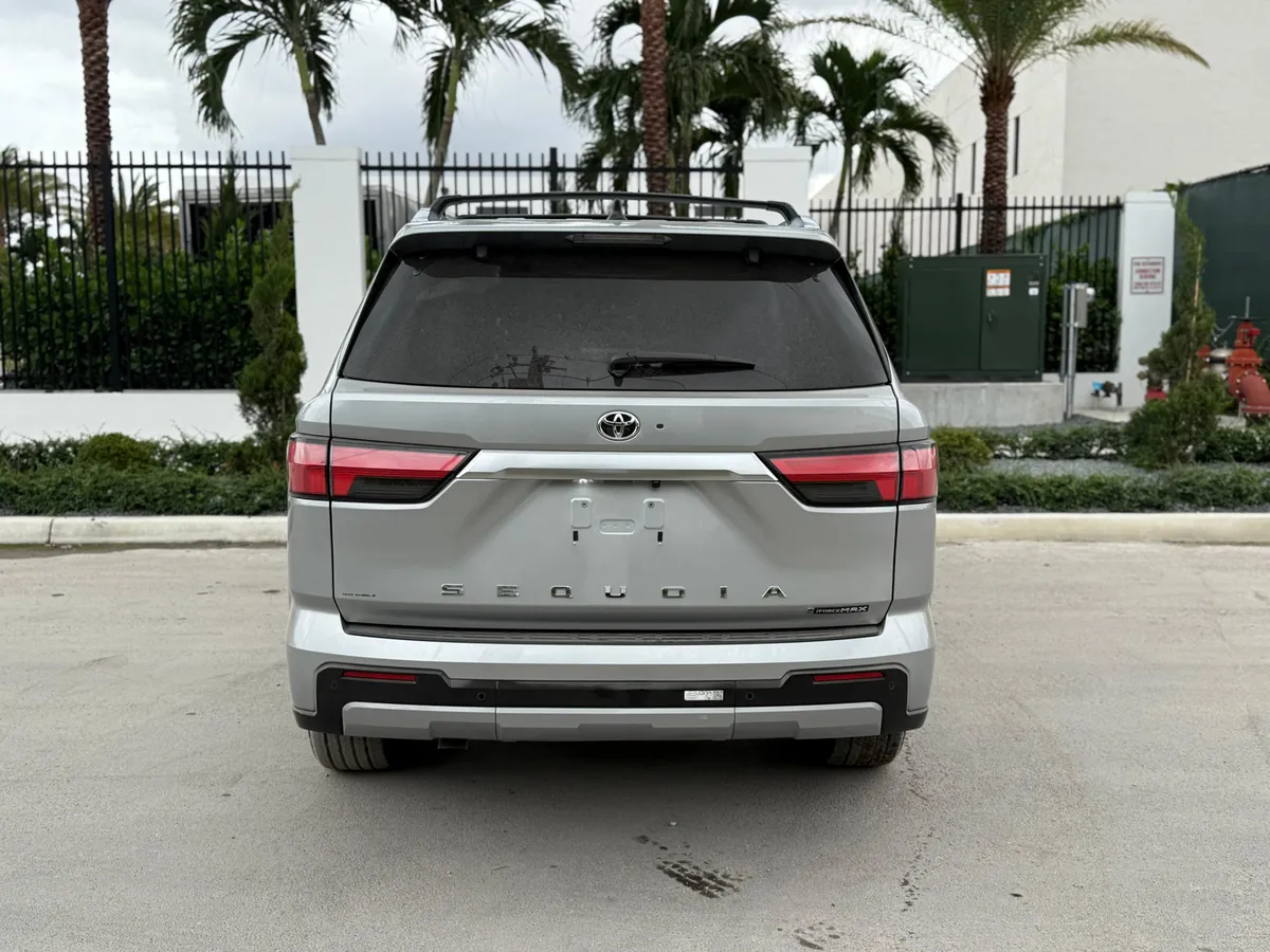 Toyota Sequoia 2026 Plateado Bucaramanga