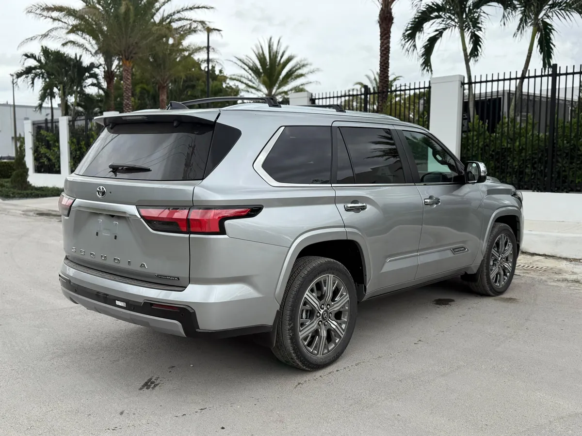 Toyota Sequoia 2026 Plateado Bucaramanga