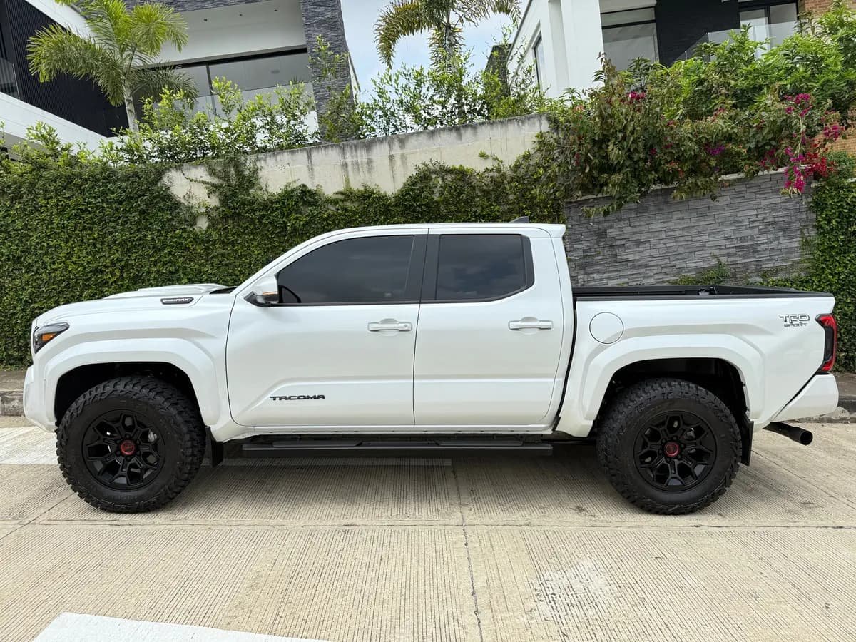 Toyota Tacoma TRD Sport Híbrida 2025 Blanco