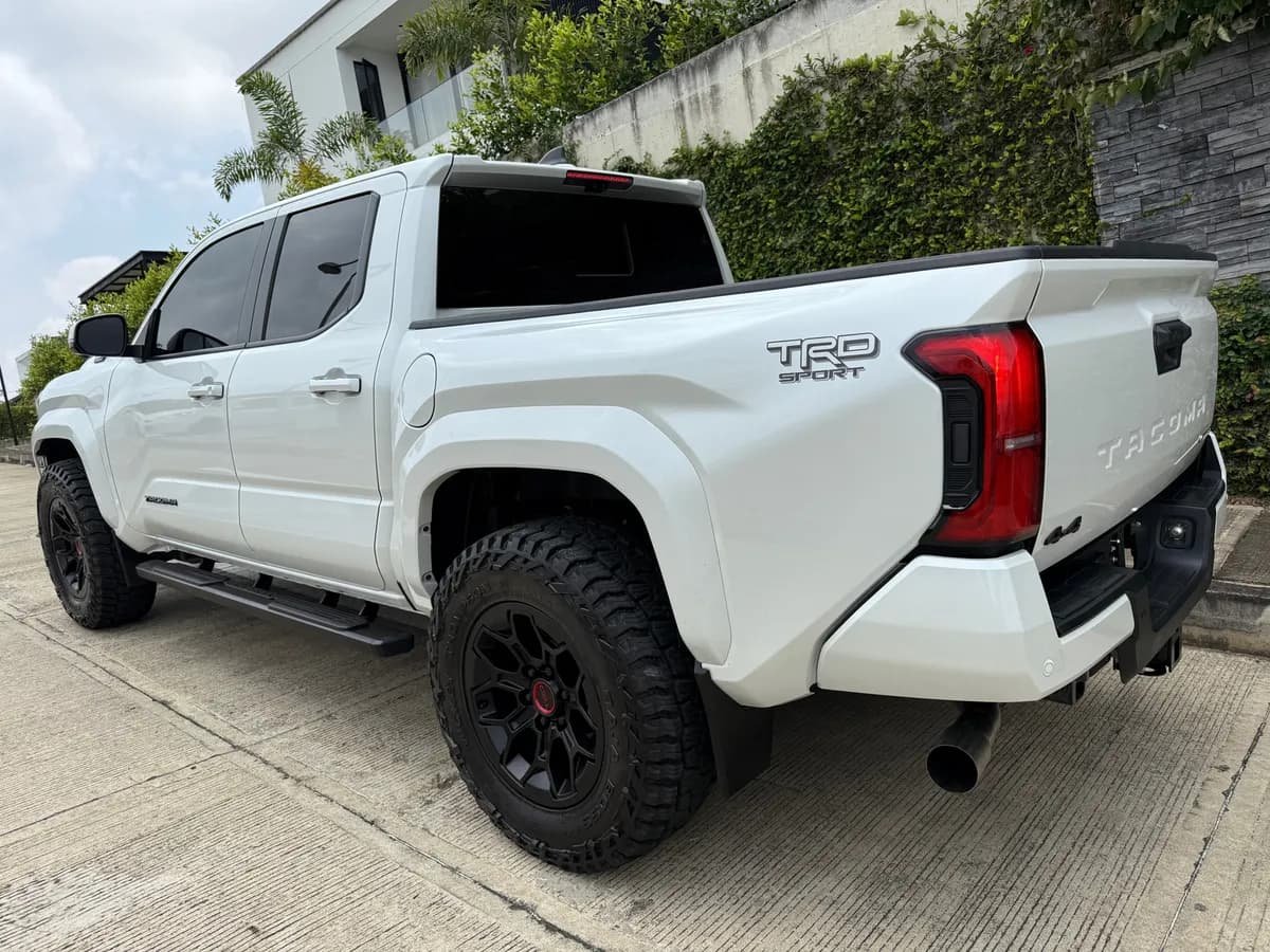 Toyota Tacoma TRD Sport Híbrida 2025 Blanco