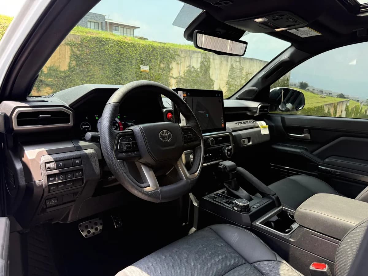Toyota Tacoma TRD Sport Híbrida 2025 Blanco