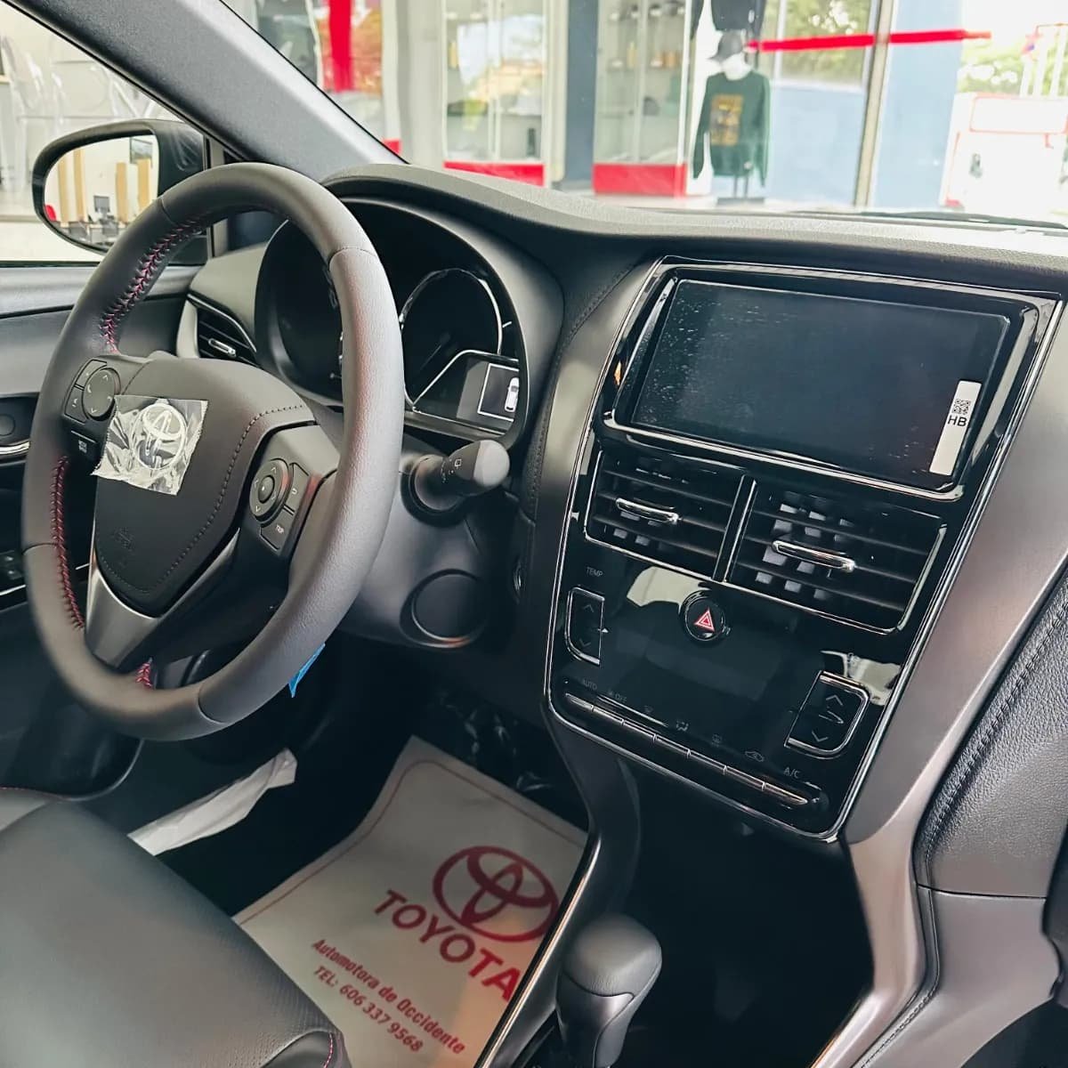 Toyota Yaris 1.5 Sport Aut 2025 Gris