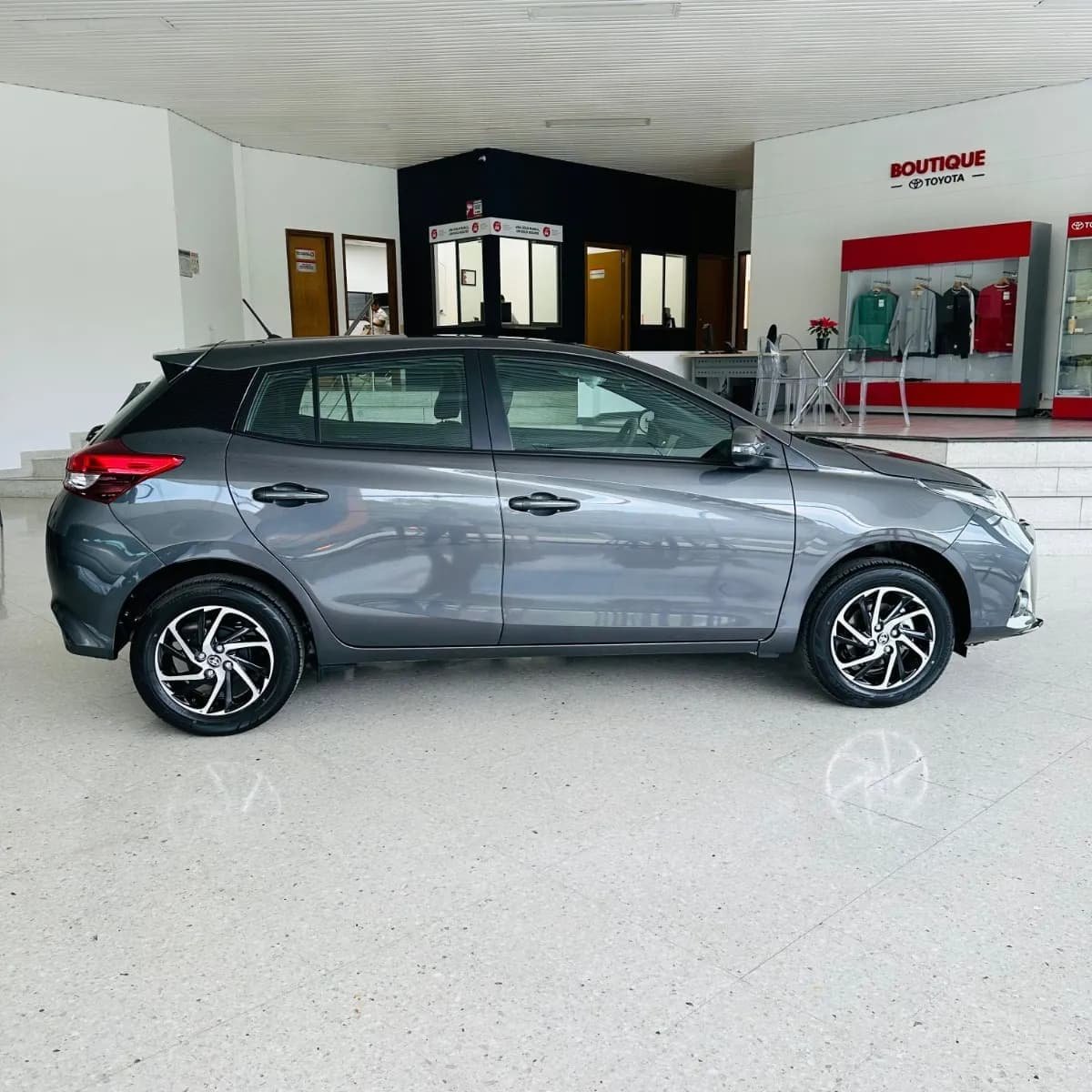 Toyota Yaris 1.5 Sport Aut 2025 Gris